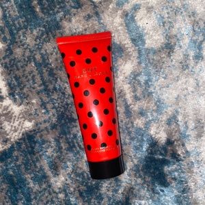 Marc Jacobs ‘ DOT ‘ shower gel